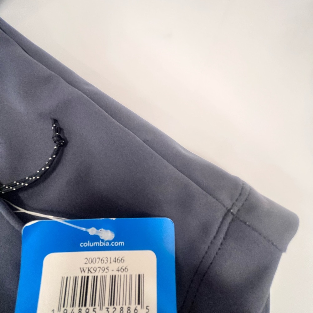 Women's Columbia Canyon Meadows Jacket, Womens Size M - in Black (New) - Picture 7 of 7